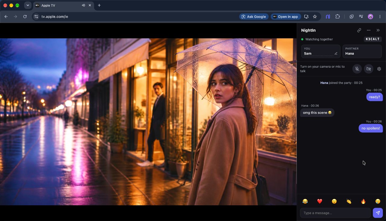 ⁦Apple TV+⁩ في كروم مع شريط NightIn الجانبي مفتوحًا